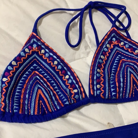 Bikini - Picture 2 of 3